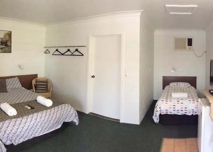 Cross Roads Motel