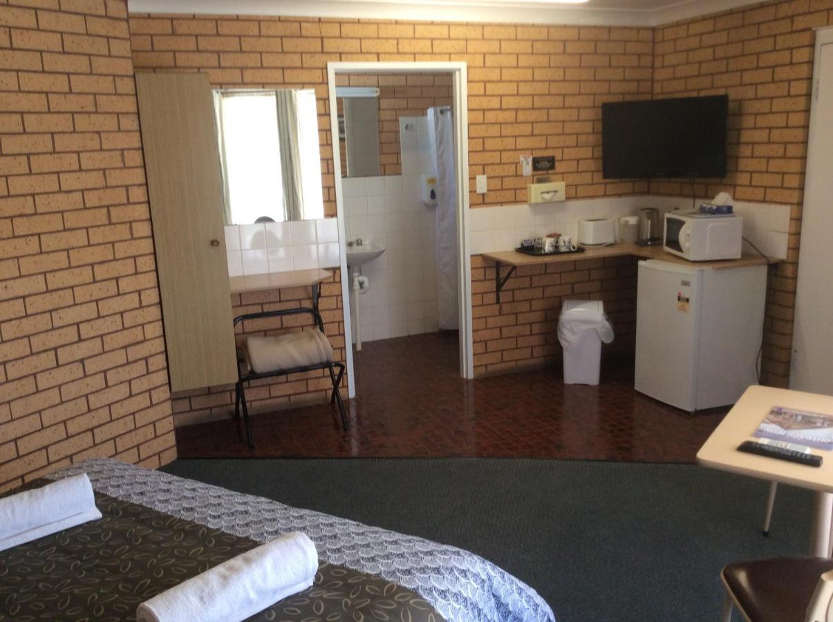Cross Roads Cobar
